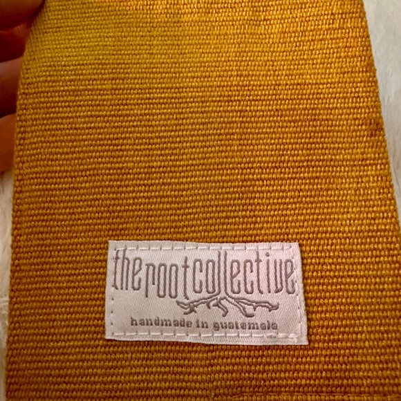 The Root Collective Handmade Guatemala Fabric Wallet – Flexible/Unstructured - Picture 4 of 8